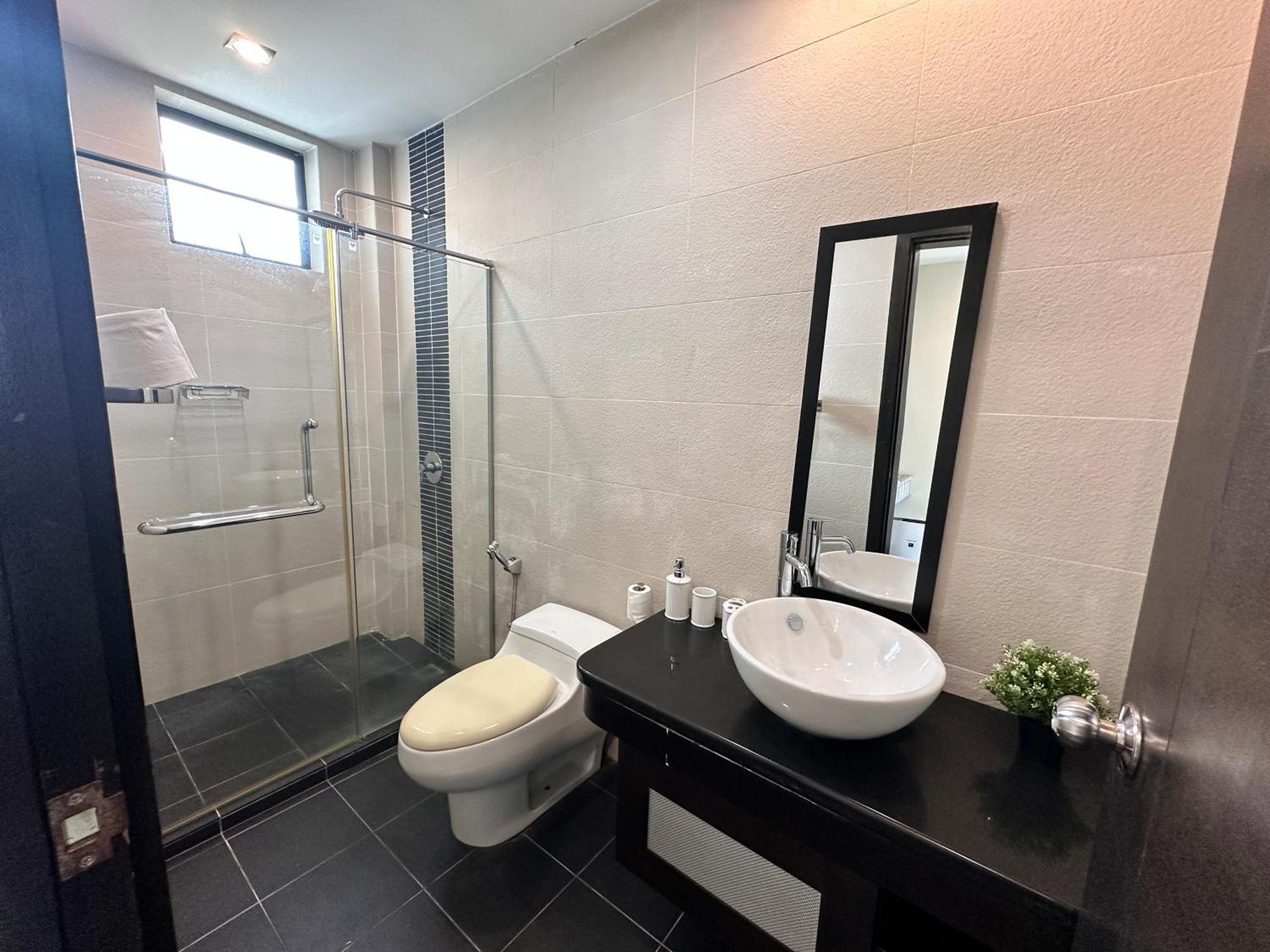 Aa Residen Luxury Condo Homestay 18Mins Walk Tanjung Aru Beach & Golf Course, Not Beach Side Resort Kota Kinabalu Esterno foto